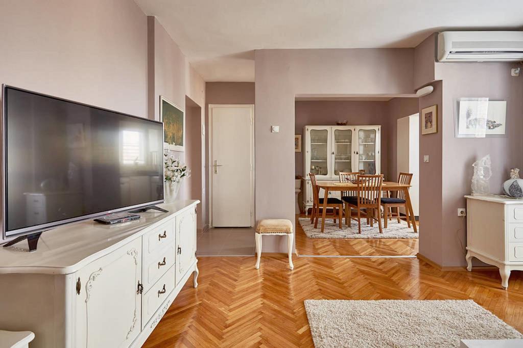 Spacious Modern Apartment In Peaceful Neighborhood Skopje Ngoại thất bức ảnh