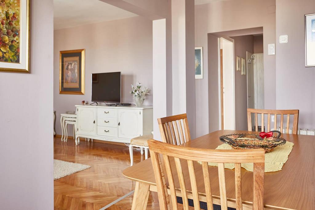 Spacious Modern Apartment In Peaceful Neighborhood Skopje Ngoại thất bức ảnh