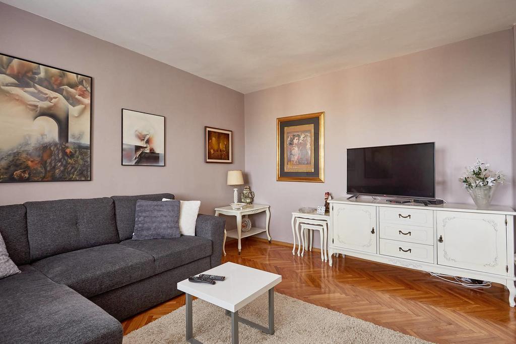 Spacious Modern Apartment In Peaceful Neighborhood Skopje Ngoại thất bức ảnh